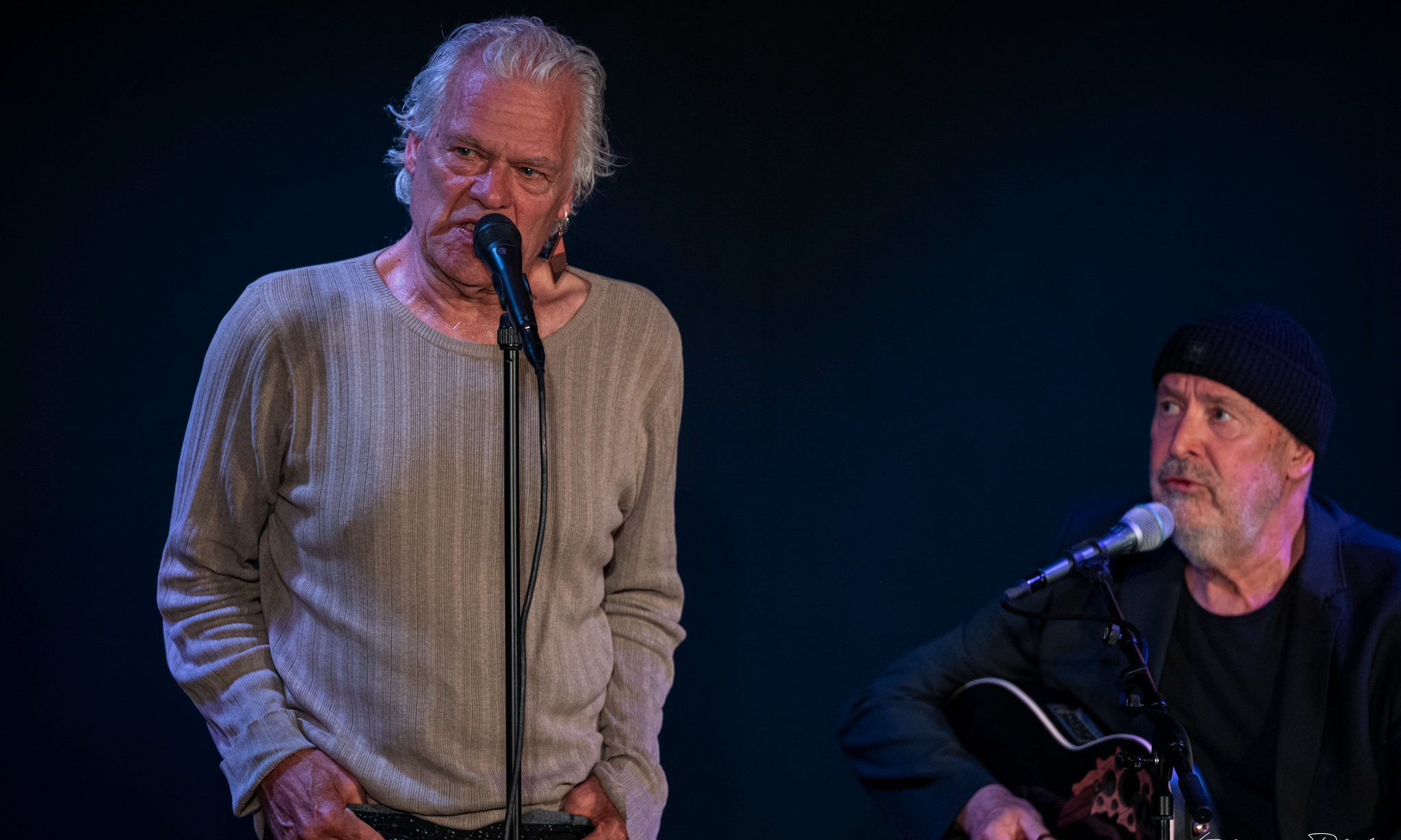 Guitaristen og de sarte sjæle – Carls Café