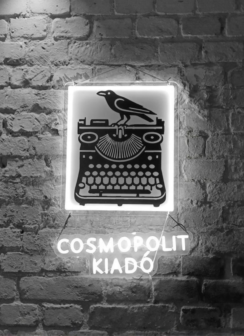 Kilépő: MAGYAROSZÁG SIVATAGGÁ VÁLIK - Cosmopolit Kiadó