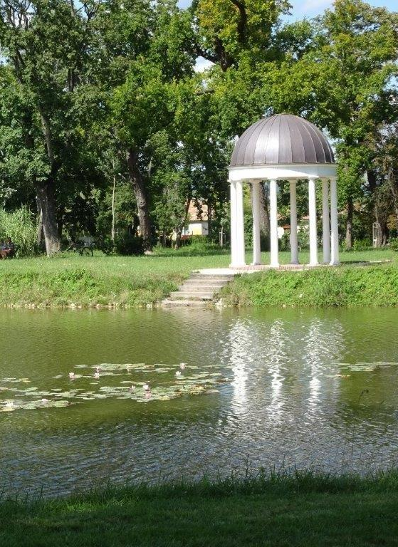 Csónakázás, piknik és koncert a csillagok alatt a Károlyi Kastélyparkban