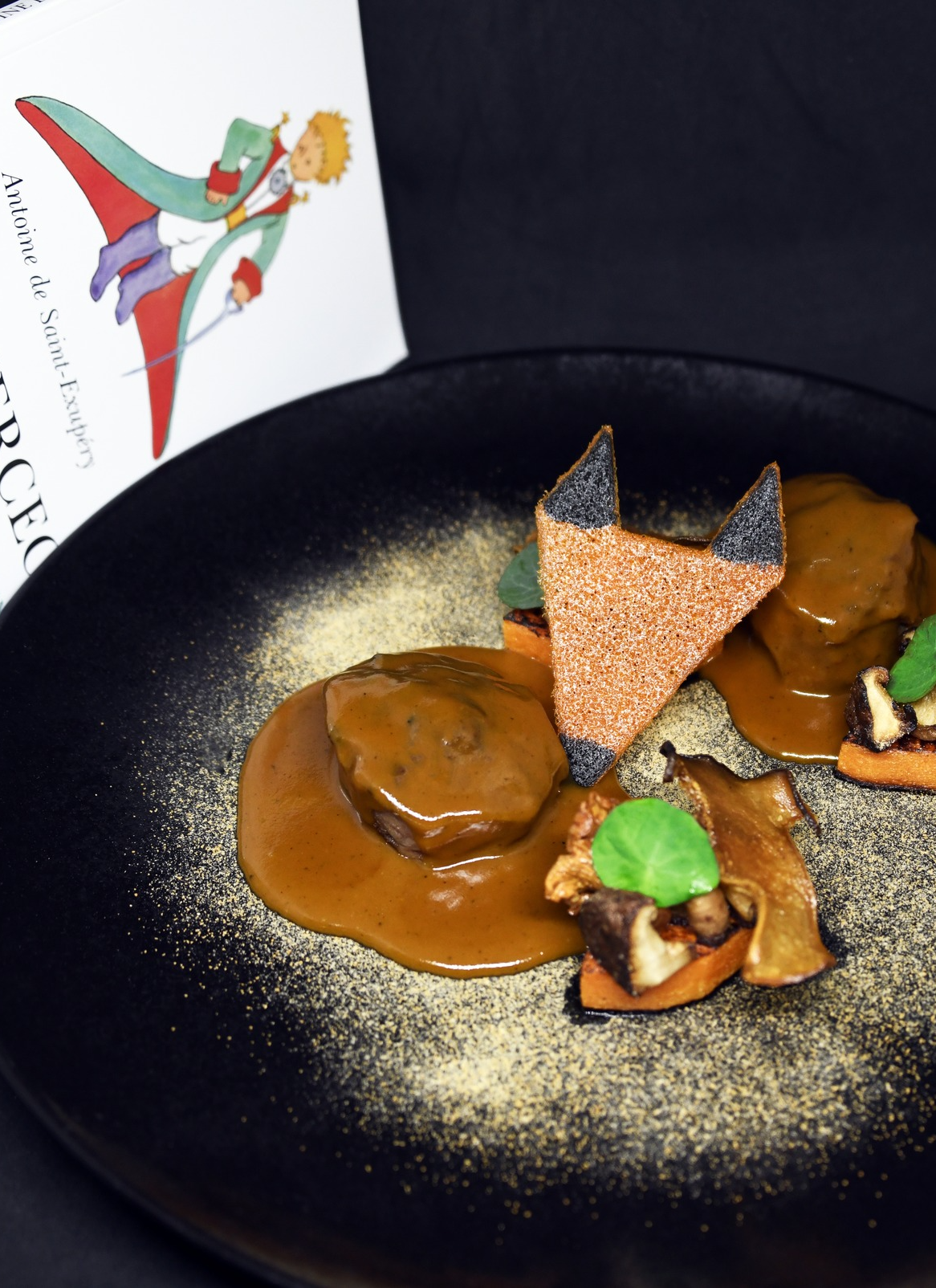 KönyvBár borvacsora világhírű könyvek ihlette fine dining ételkölteményekkel és naturális borokkal
