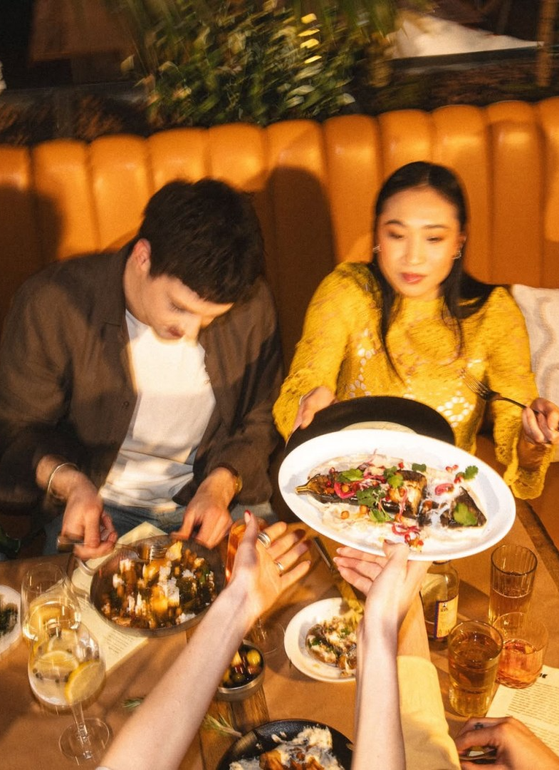 JUNE Budapest natúr borkóstoló mezze válogatással a MOM Park közelében