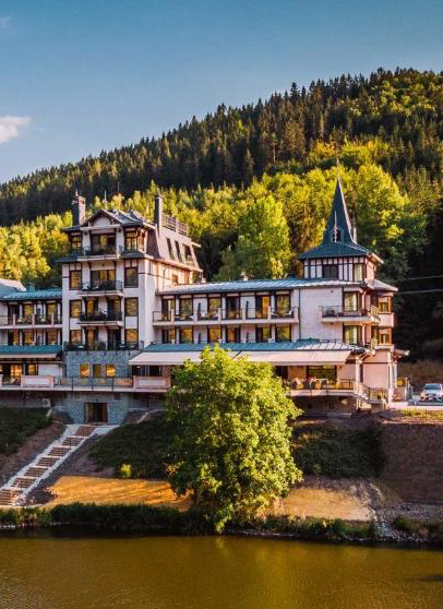 Luxuskikapcsolódás! 3 nap / 2 éjszaka 2 fő részére reggelivel Csehország fürdővárosában- Retro Riverside Wellness Resort​