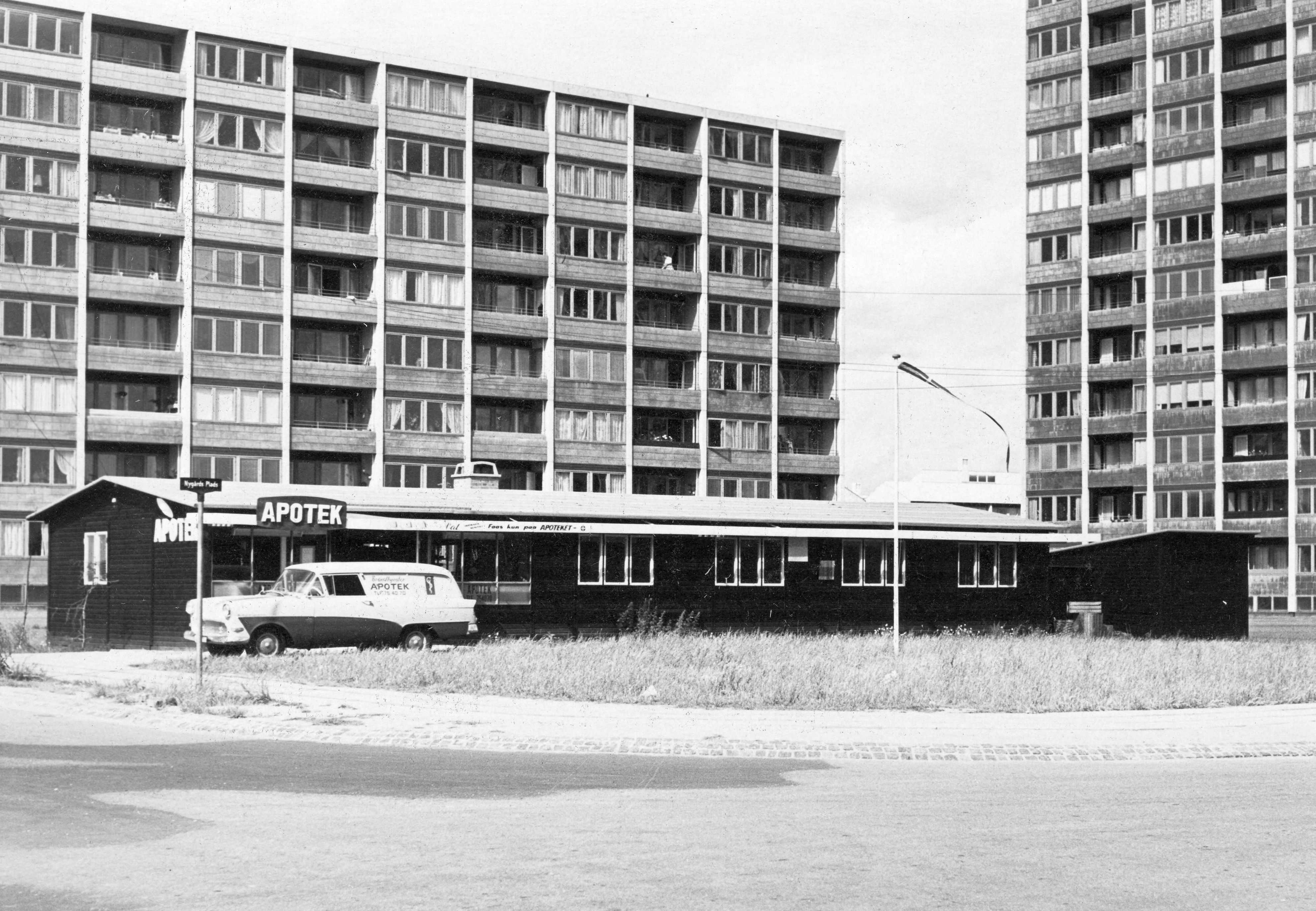 Nygårds Plads af Kay Fisker og Vestbadet - byvandring i arkitektens fodspor - Oplev Brondby